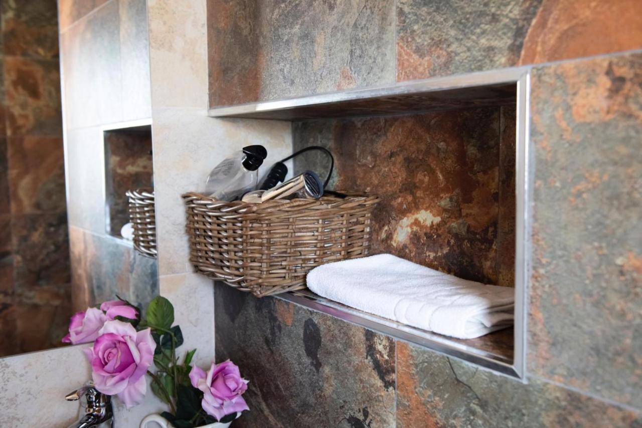La Cueva De La Abuela Villa Cenes De La Vega Bagian luar foto