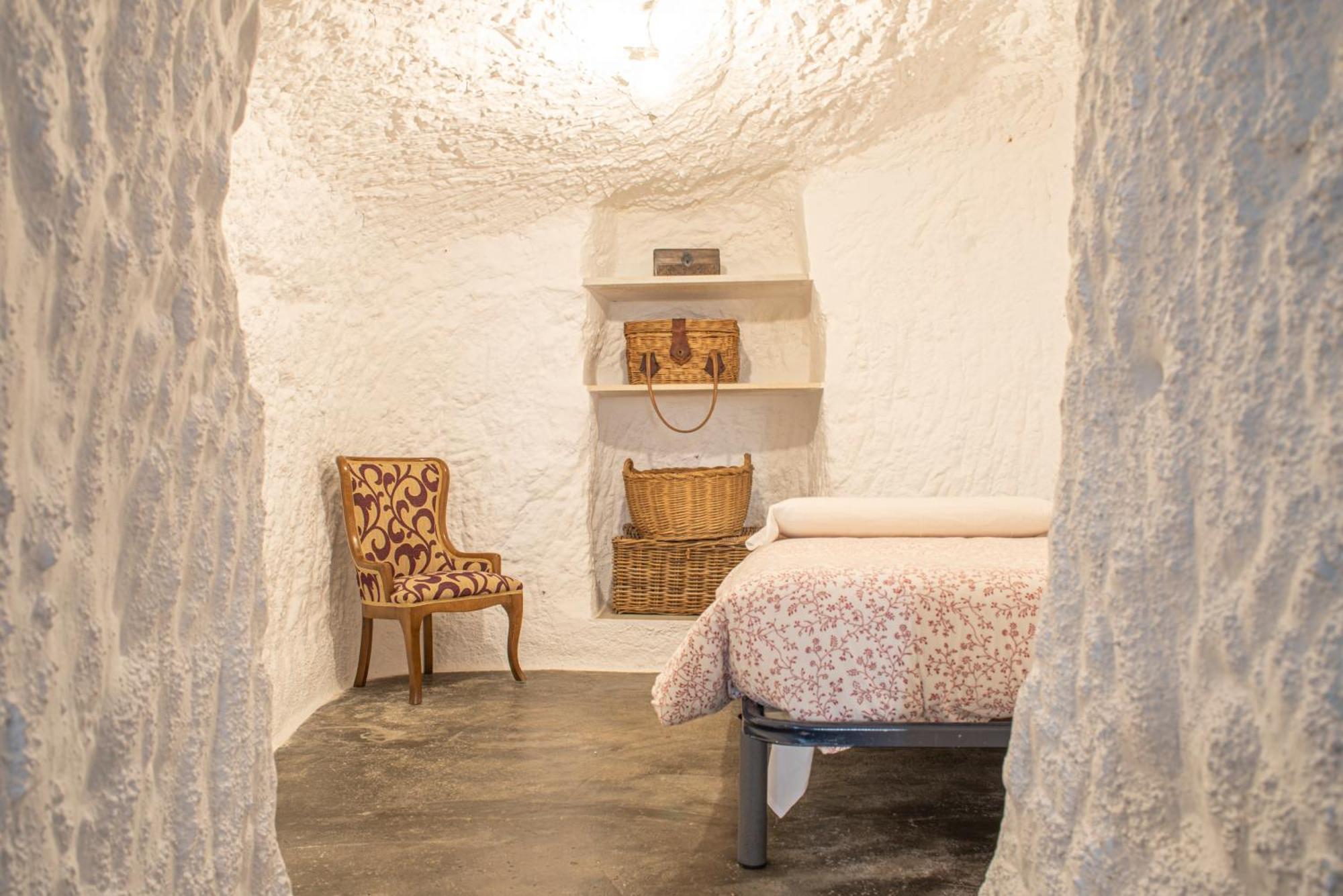 La Cueva De La Abuela Villa Cenes De La Vega Bagian luar foto