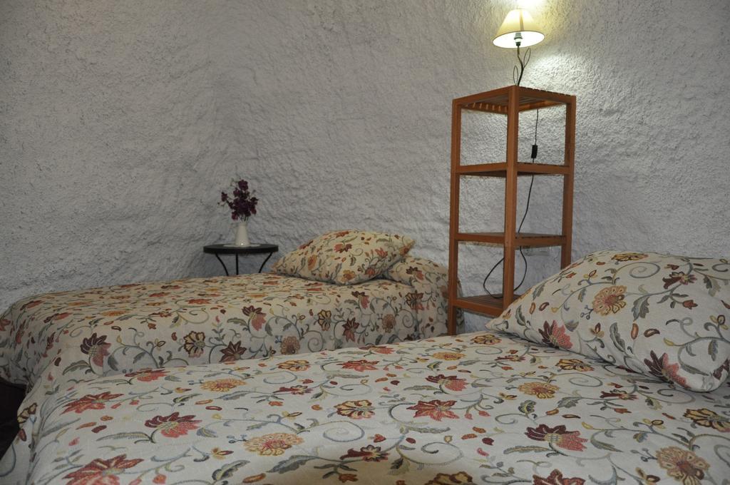 La Cueva De La Abuela Villa Cenes De La Vega Bagian luar foto